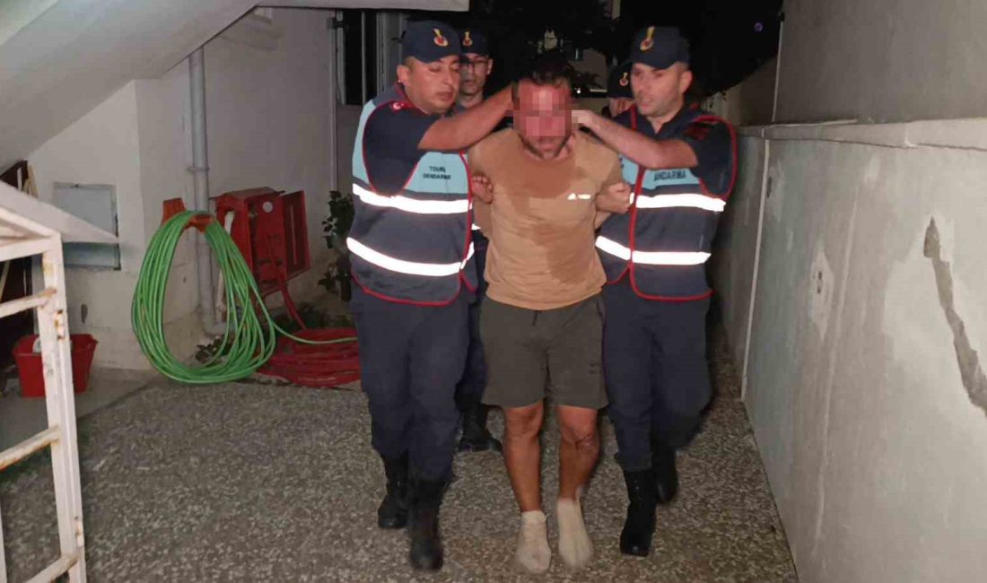 BİNADAN JANDARMA EKİPLERİ TARAFINDAN BAŞI ÖNE EĞİLEREK ÇIKARILIRKEN ‘BIRAKIN BEN