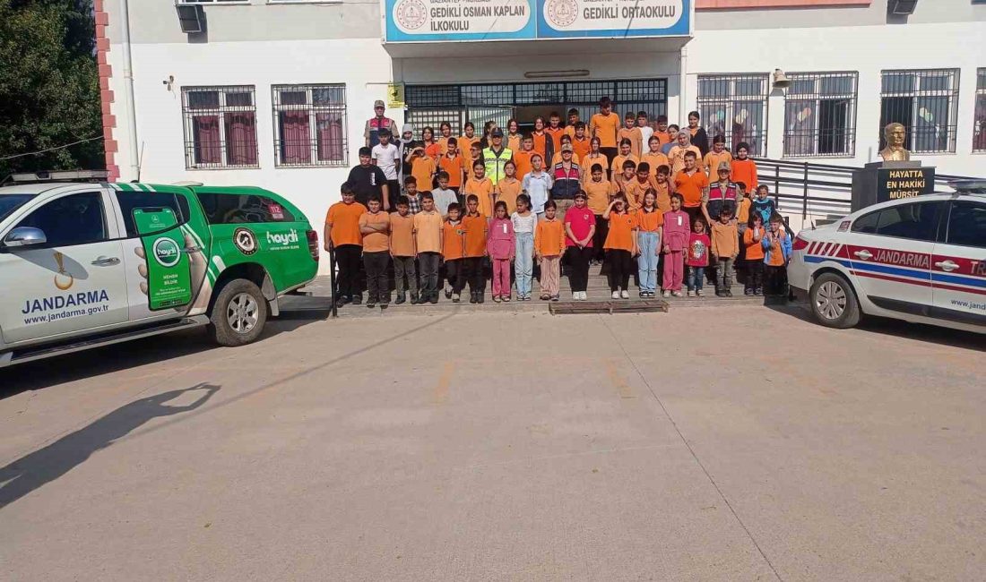 JANDARMADAN ÖĞRENCİLERE GÜVENLİ OKUL EĞİTİMİ