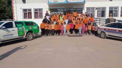 JANDARMADAN ÖĞRENCİLERE GÜVENLİ OKUL EĞİTİMİ