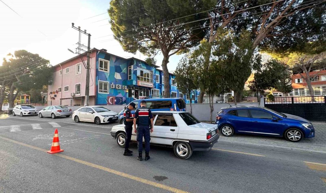 JANDARMADAN OKUL ÖNLERİNDE VE SERVİS ARAÇLARINDA DENETİM