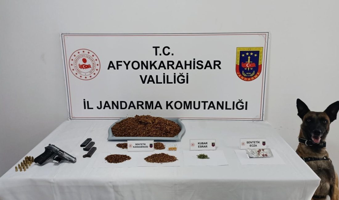 AFYONKARAHİSAR’DA UYUŞTURUCU SATACAĞI BİLGİSİ ÜZERİNE JANDARMA TARAFINDAN EVİNE BASKIN DÜZENLENEN