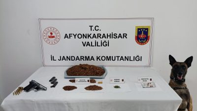 AFYONKARAHİSAR’DA UYUŞTURUCU SATACAĞI BİLGİSİ ÜZERİNE JANDARMA TARAFINDAN EVİNE BASKIN DÜZENLENEN