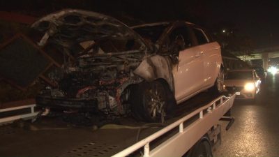 KADIKÖY'DE SEYİR HALİNDEKİ OTOMOBİL ALEV ALEV YANDI