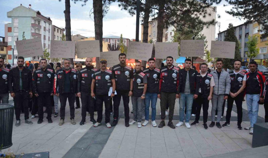 SİVAS’IN SUŞEHRİ İLÇESİNDE BİR ARAYA GELEN MOTOSİKLET TUTKUNLARI KADINA ŞİDDETE