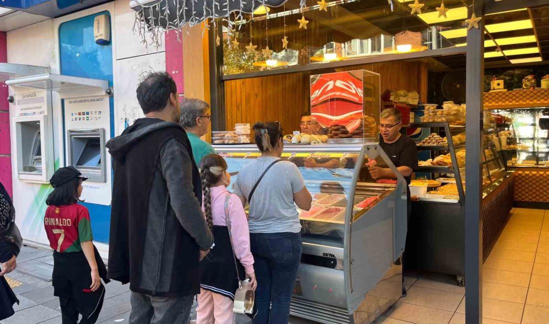 ODUNPAZARI İLÇESİ İSTİKLAL MAHALLESİ İKİ EYLÜL CADDESİ ÜZERİNDE BULUNAN BİR