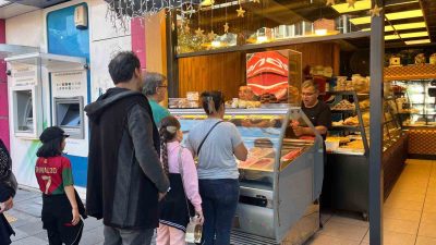 ODUNPAZARI İLÇESİ İSTİKLAL MAHALLESİ İKİ EYLÜL CADDESİ ÜZERİNDE BULUNAN BİR