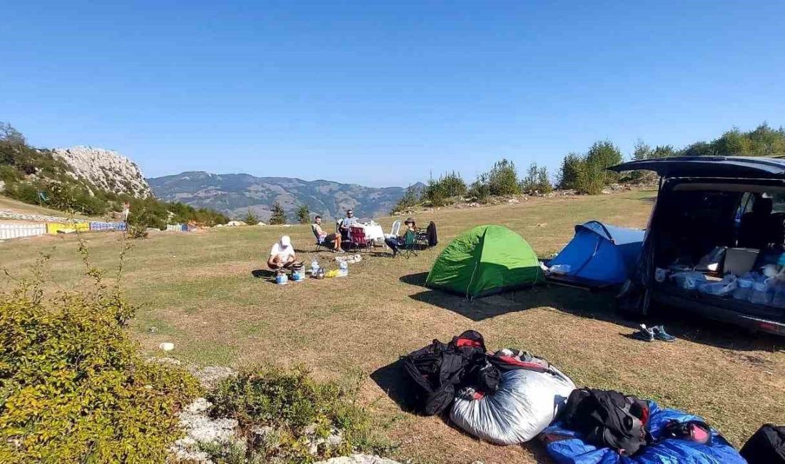 KARADENİZLİ PARAŞÜTÇÜLER KAPIKAYA’YA HAYRAN KALDI