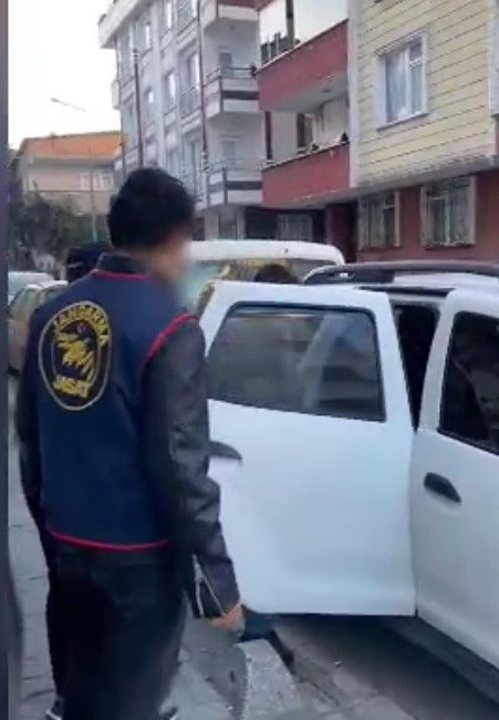 KARS’TA HAKLARINDA HAPİS CEZASI BULUNAN 3 KİŞİ YAKALANDI(KARS-İHA)