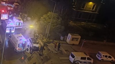 KARS’TA TRAFİK KAZASI: 3 YARALI(KARS-İHA)