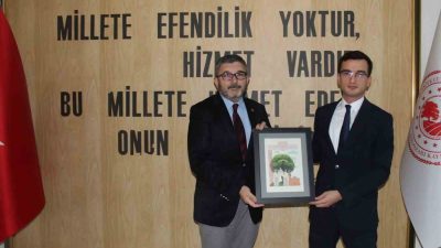 ZİYARET SIRASINDA KAYMAKAM ARDAL, REKTÖR KAPLANCIKLI’YA İL TARIM MÜDÜRLÜĞÜ ADINA