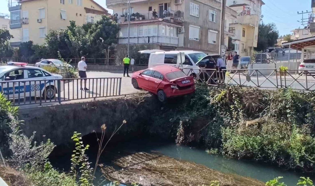 ANTALYA’NIN MANAVGAT İLÇESİNDE HAFİF TİCARİ ARAÇ İLE OTOMOBİLİN ÇARPIŞMASI SONUCU