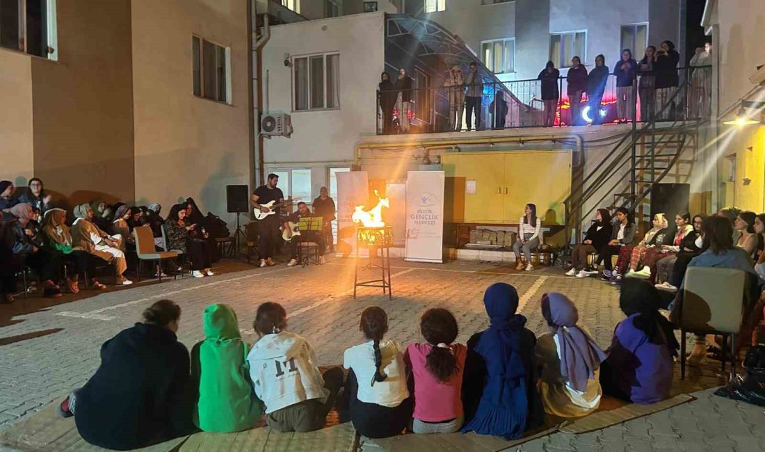 KENTE YENİ GELEN ÖĞRENCİLERE SICAK KARŞILAMA