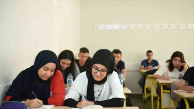 ANTALYA’DA KEPEZ BELEDİYESİ’NİN HER EĞİTİM VE ÖĞRETİM YILINDA LİSE 11.