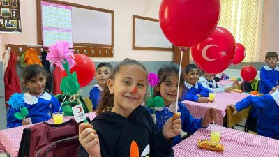 KIZILAY ÖĞRENCİLERİ KUCAKLAMAYA DEVAM EDİYOR