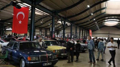 BURSA'NIN İNEGÖL İLÇESİNDE ORGANİZE EDİLEN KLASİK ARAÇ FUARINA 15 ŞEHİRDEN