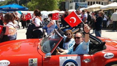 Bursa’da Osmangazi Belediyesi’nin katkılarıyla 12. Klasik Otomobil Turu gerçekleştirilecek.