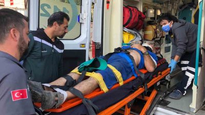 ADIYAMAN’DA DİREKSİYON HAKİMİYETİNİ KAYBEDEN ELEKTRİKLİ BİSİKLET SÜRÜCÜSÜ DÜŞEREK YARALANDI.