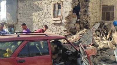 KONYA’NIN BEYŞEHİR İLÇESİNDE KERPİÇ EVİN DUVARINA ÇARPAN OTOMOBİLİN SÜRÜCÜSÜ HAYATINI