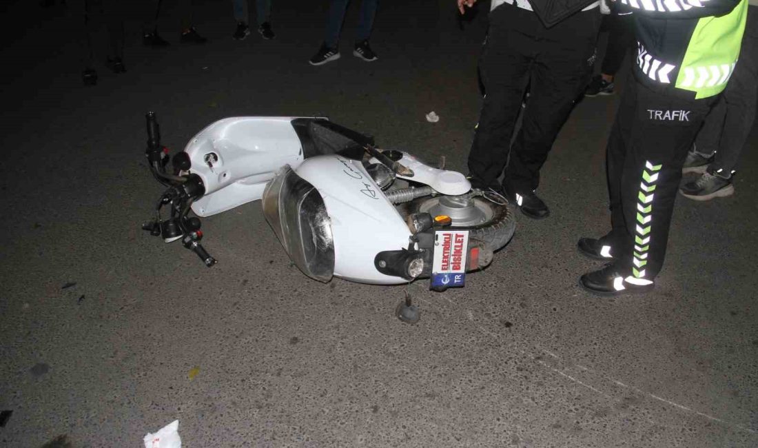 KONYA’NIN BEYŞEHİR İLÇESİNDE, KAVŞAKTA OTOMOBİLLE ÇARPIŞAN ELEKTRİKLİ BİSİKLETTEKİ SÜRÜCÜ VE