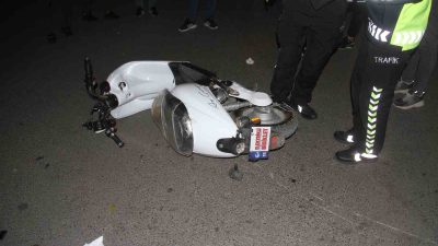 KONYA’NIN BEYŞEHİR İLÇESİNDE, KAVŞAKTA OTOMOBİLLE ÇARPIŞAN ELEKTRİKLİ BİSİKLETTEKİ SÜRÜCÜ VE