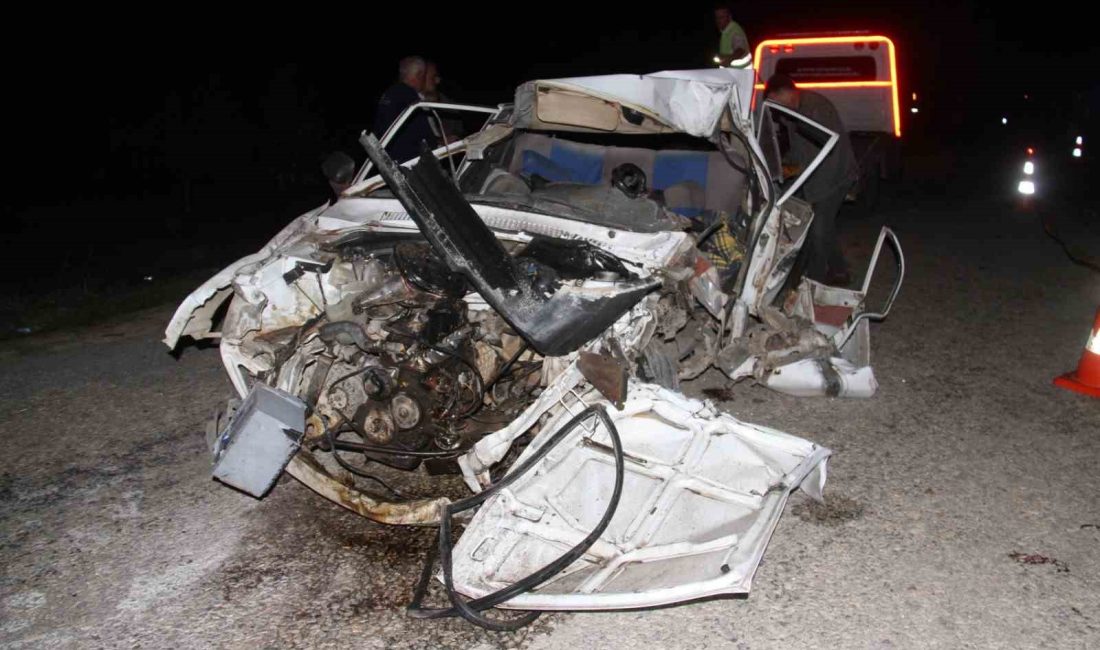 KONYA'NIN BEYŞEHİR İLÇESİNDE TOFAŞ OTOMOBİL İLE TRAKTÖRÜN ÇARPIŞMASI SONUCU MEYDANA