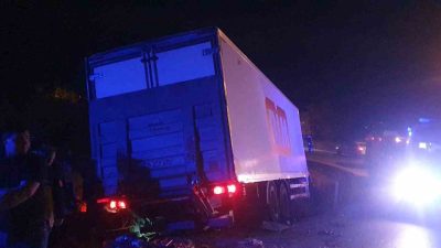 KONYA’NIN AKŞEHİR İLÇESİ PATPAT İLE TIRIN ÇARPIŞMASI SONUCU MEYDANA GELEN