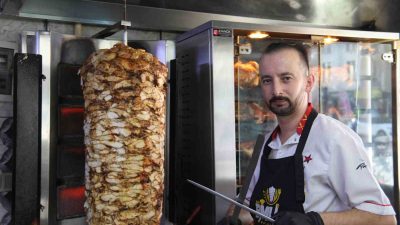 KONYA’DA LOKANTA İŞLETMECİSİ VE AYNI ZAMANDA SOSYAL MEDYA FENOMENİ NAFİZ