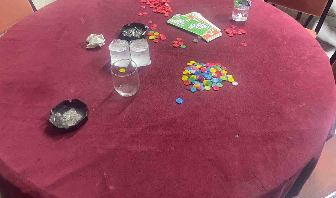 KÜÇÜKÇEKMECE’DE POLİS EKİPLERİ TARAFINDAN KUMAR OYNATILAN BİR MEKANA BASKIN DÜZENLEND