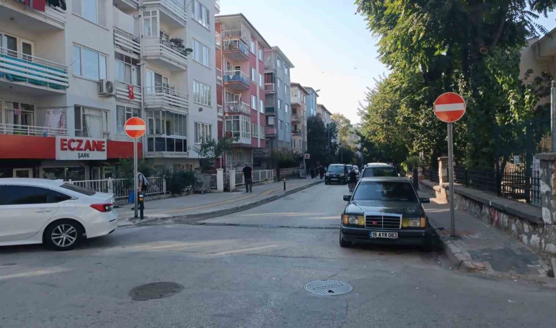 Osmangazi Belediyesi, Kükürtlü Caddesi’ndeki yıpranan trafik levhaları ve uyarı işaretlerini