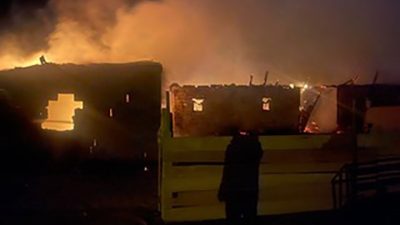 KONYA'NIN KULU İLÇESİNDE AHIRDA VE SAMANLIKTA ÇIKAN YANGIN İTFAİYE EKİPLERİN