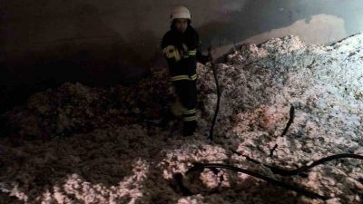HATAY’DA PAMUK FABRİKASINDA ÇIKAN YANGIN İTFAİYE EKİPLERİ TARAFINDAN SÖNDÜRÜLDÜ.