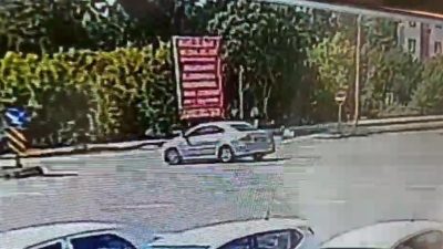 ADANA’NIN KOZAN İLÇESİNDE MEYDANA GELEN TRAFİK KAZASINDA BİSİKLET İLE OTOMOBİLİN