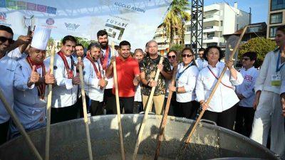 KUŞADASI SOKAK FESTİVALİ 5 BİN KİŞİLİK KEŞKEK REKORU DENEMESİ İLE