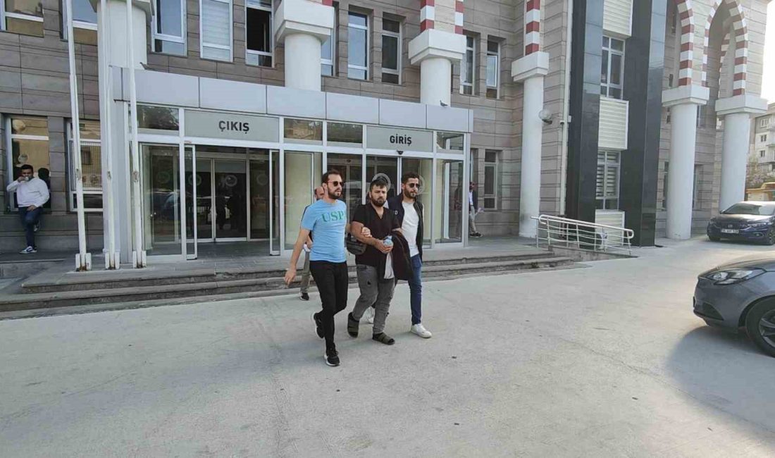 KUŞADASI'NDA 59 KAÇAK GÖÇMEN YAKALANDI, 2 ORGANİZATÖR TUTUKLANDI