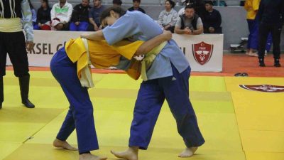 YOZGAT'TA KUŞAK GÜREŞLERİ BÜYÜK ERKEKLER VE KADINLAR TÜRKİYE ŞAMPİYONASI SONA