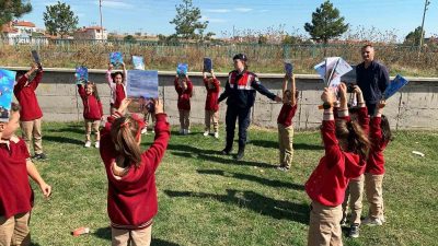 KÜTAHYA’DA JANDARMADAN “DÜNYA KIZ ÇOCUKLARI GÜNÜ” ETKİNLİKLERİ