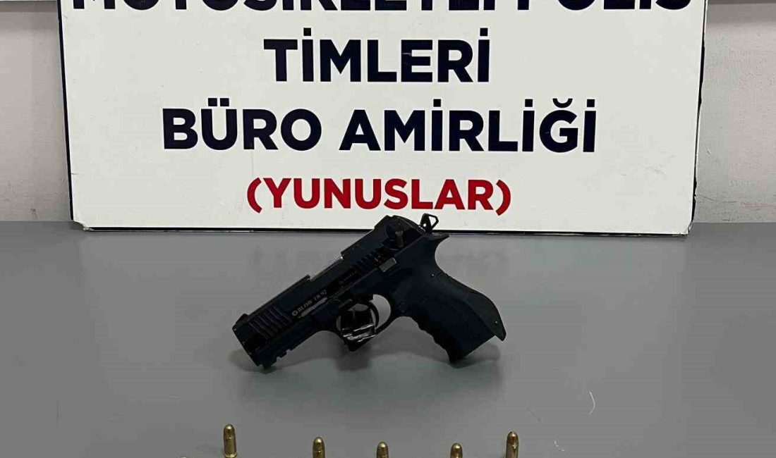 KÜTAHYA'DA SİLAH VE UYUŞTURUCU BULUNAN ARAÇTAKİ 2 KİŞİ GÖZALTINA ALINDI