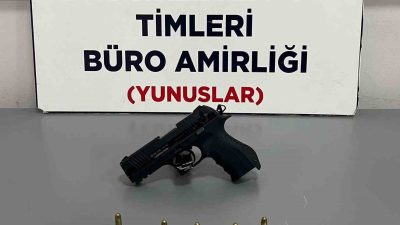 KÜTAHYA'DA SİLAH VE UYUŞTURUCU BULUNAN ARAÇTAKİ 2 KİŞİ GÖZALTINA ALINDI