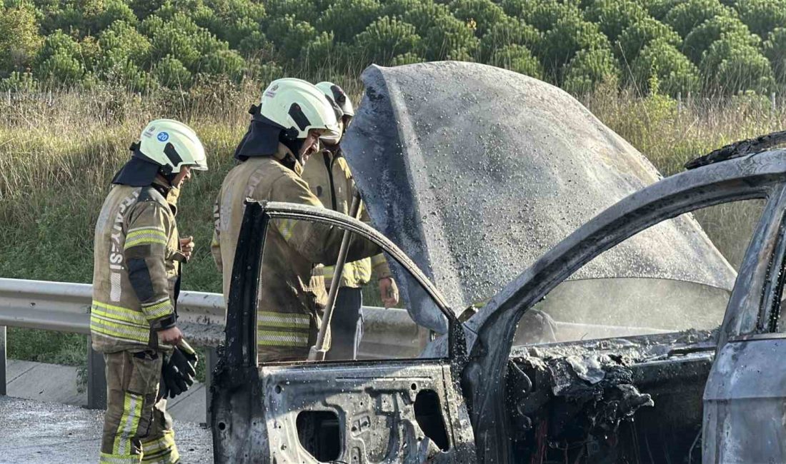 İSTANBUL KUZEY MARMARA OTOYOLU'NDA SEYİR HALİNDE OLAN LÜKS ARAÇ ALEV