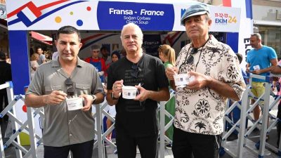 LEZZET, MÜZİK, SANAT VE EĞLENCE KUŞADASI SOKAKLARINDA BULUŞTU