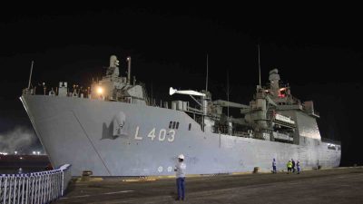 LÜBNAN'DAN TÜRK VATANDAŞLARINI GETİREN DENİZ KUVVETLERİNE AİT İKİNCİ GEMİ SANCAKTAR'DA