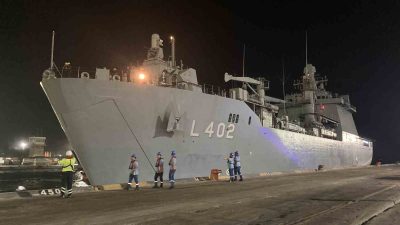 LÜBNAN'DAN AYRILMAK İSTEYEN TÜRK VATANDAŞLARINI TAŞIYAN GEMİ MERSİN'E GELDİ.