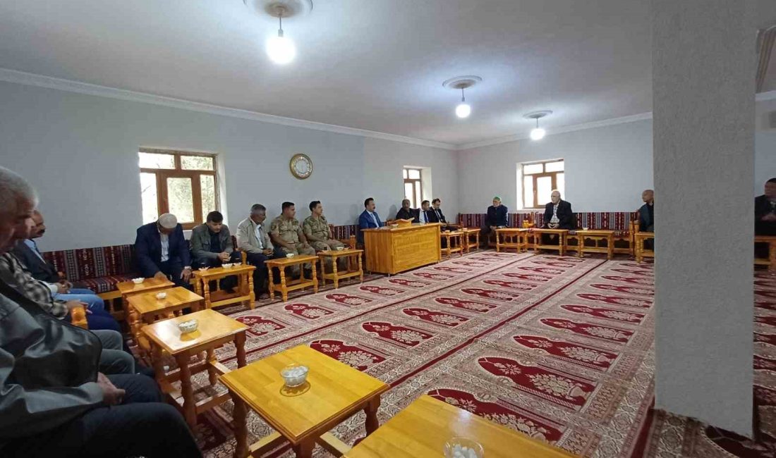 MUŞ’UN MALAZGİRT KAYMAKAMI GÖKSU BAYRAM, ZİYARET ETTİĞİ KÖYLERDE VATANDAŞLARLA BİR