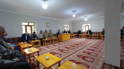 MUŞ’UN MALAZGİRT KAYMAKAMI GÖKSU BAYRAM, ZİYARET ETTİĞİ KÖYLERDE VATANDAŞLARLA BİR