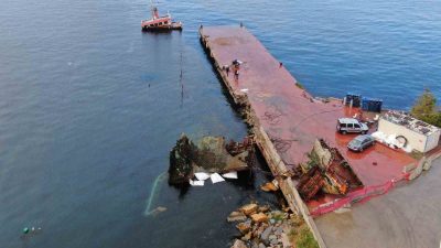 MALTEPE’DE ŞİDDETLİ FIRTINA NEDENİYLE KARAYA OTURAN VE ZAMANLA BİR KISMI