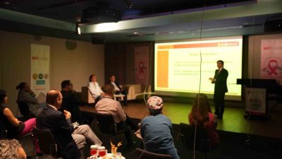 MEME KANSERİ FARKINDALIK ETKİNLİĞİ’NDE KONUŞAN GENEL CERRAHİ UZMANI OP. DR.