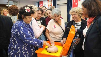 Mudanya Belediyesi tarafından düzenlenen panelde, meme kanserinde erken teşhisin önemine