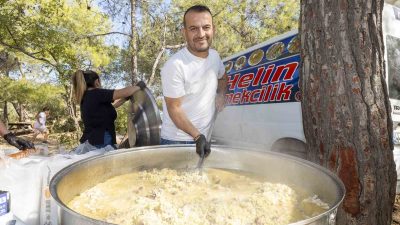 MERSİN KAHRAMANMARAŞ VE İLÇELERİ DERNEĞİ TARAFINDAN MEZİTLİ İLÇESİNDE 'GELENEKSEL PİLAV