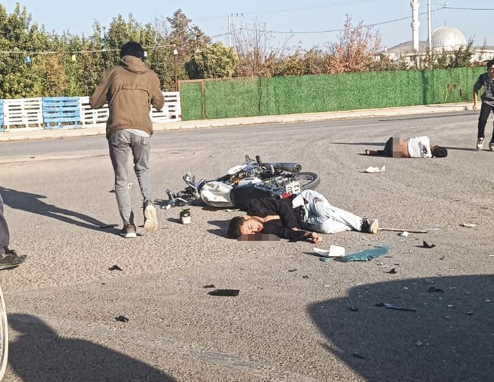 ŞANLIURFA’NIN CEYLANPINAR İLÇESİNDE MOTOSİKLETİN OTOMOBİLE YANDAN ÇARPMASI SONUCU MEYDANA GELEN