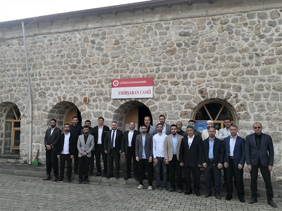 HAKKARİ İL MÜFTÜSÜ HÜSEYİN OKUŞ, ÇUKURCA İLÇE MÜFTÜLÜĞÜ PERSONELLERİYLE BİR